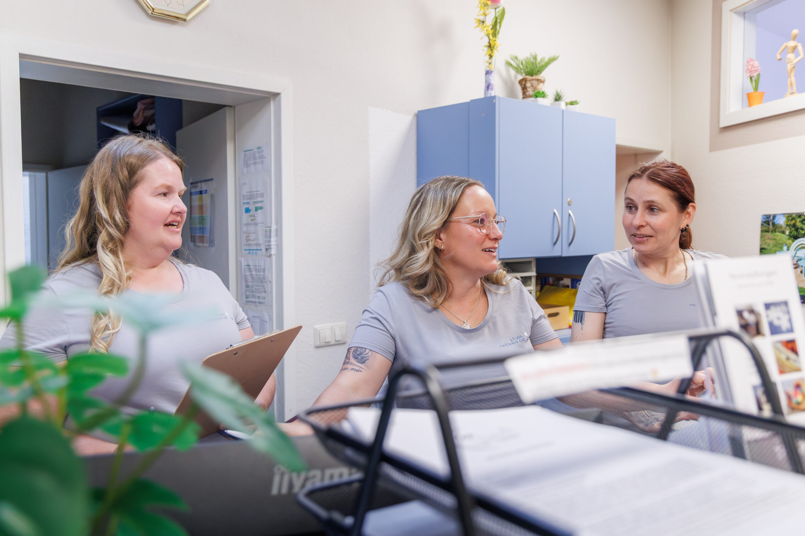 Physiotherapie an der Sprossenwand